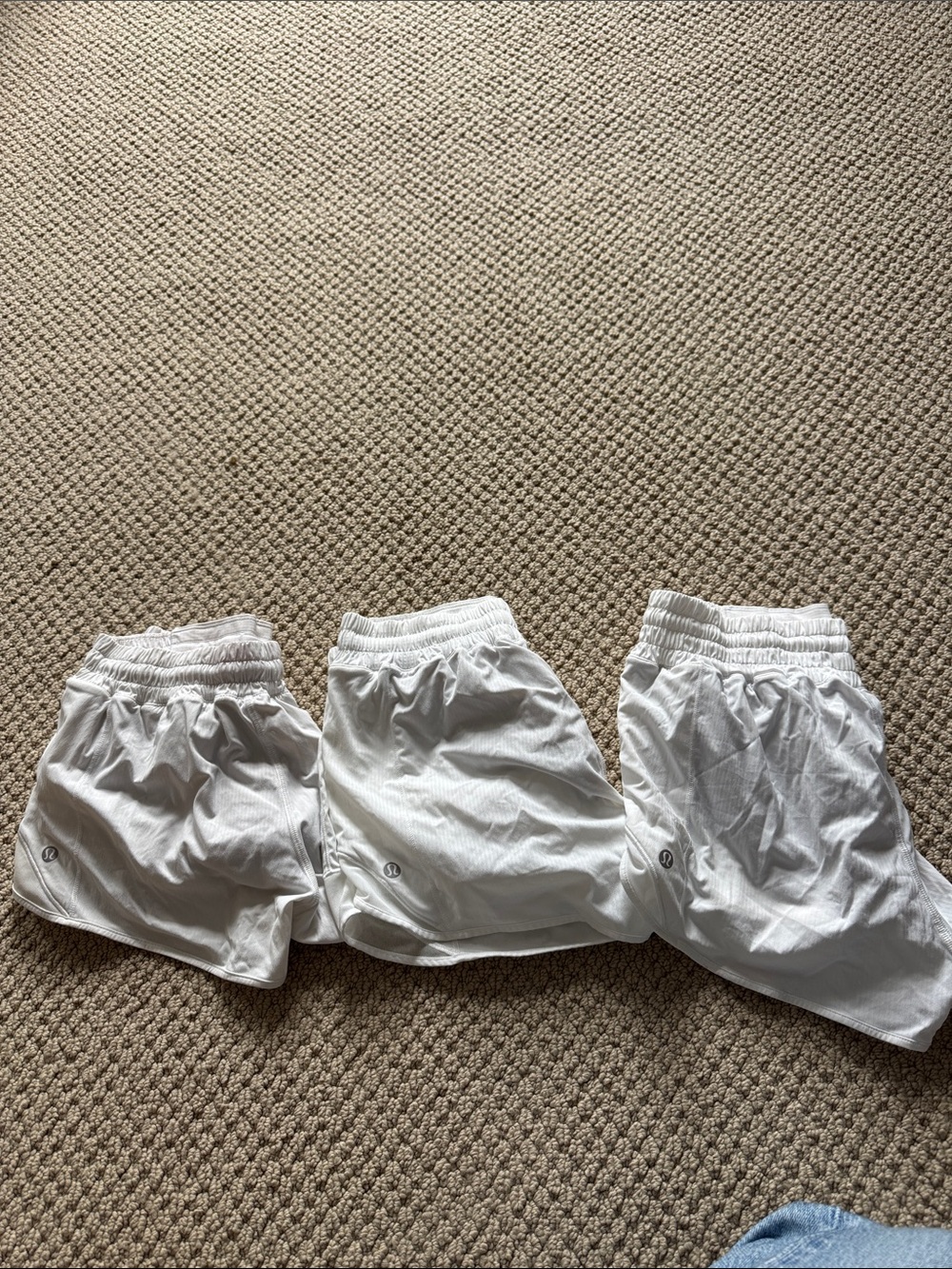 3 pack of lululemon white hotty hot shorts 2.5 inch